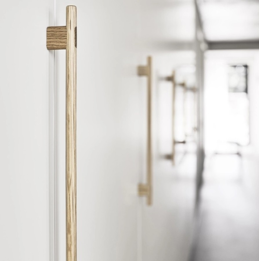 Rankenėlė JOIN lakuotas ąžuolas Rankenėlė JOIN lakuotas ąžuolas